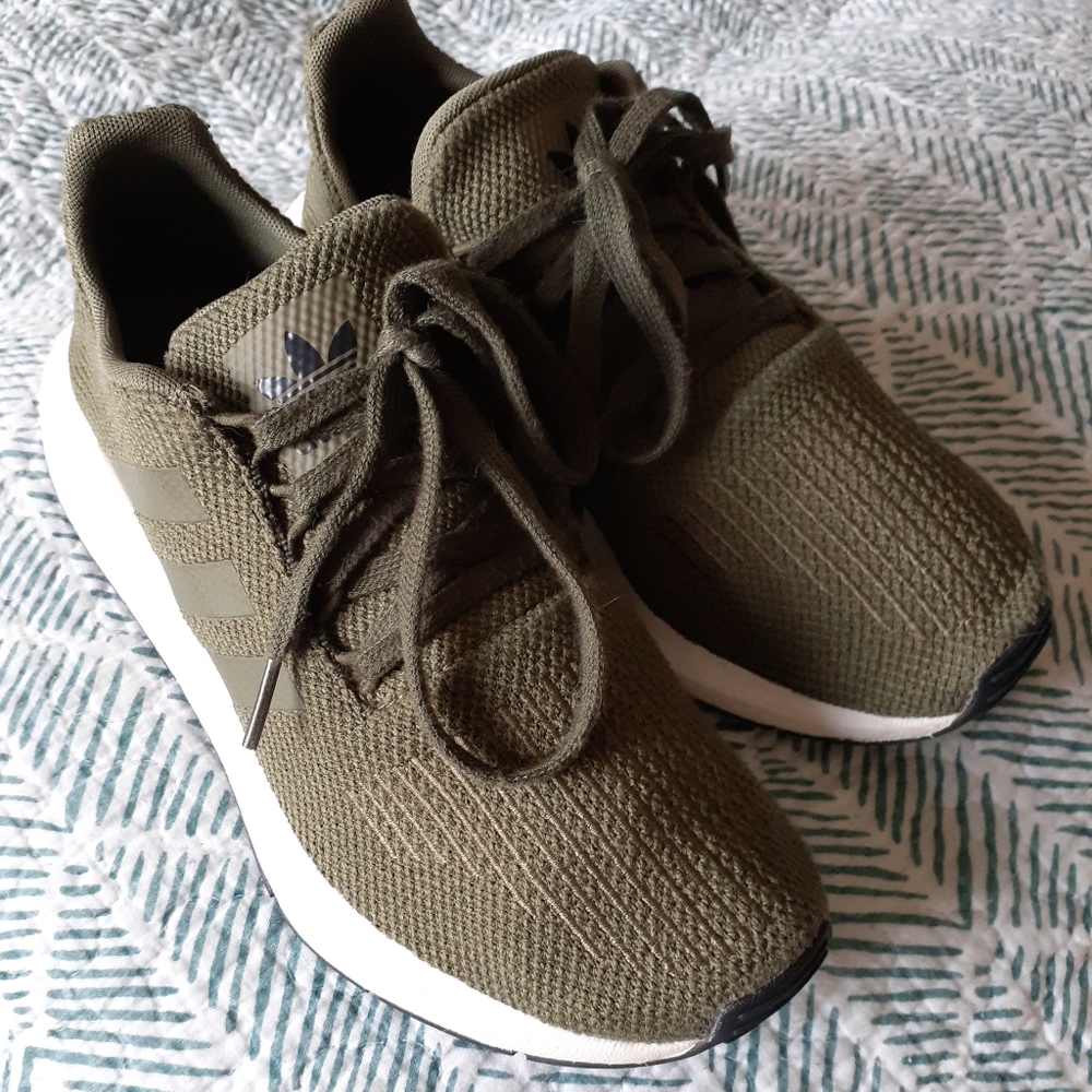 💚 Boys Sz 6 Adidas 💚